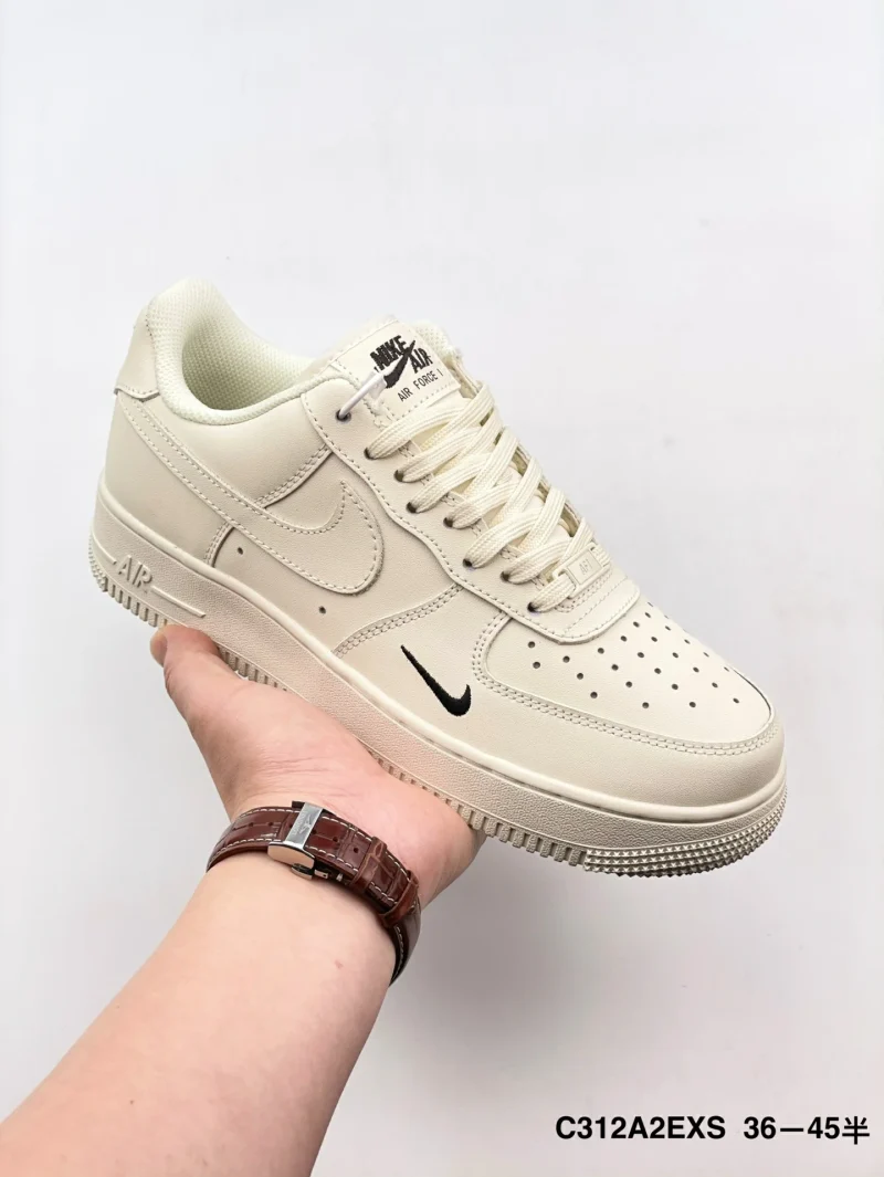 Nike Air Force 1 Low 07 x Supreme - sprzedaż hurtowa obuwia