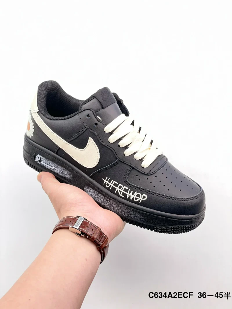 Nike Air Force 1 Low 07 x Supreme - sprzedaż hurtowa obuwia