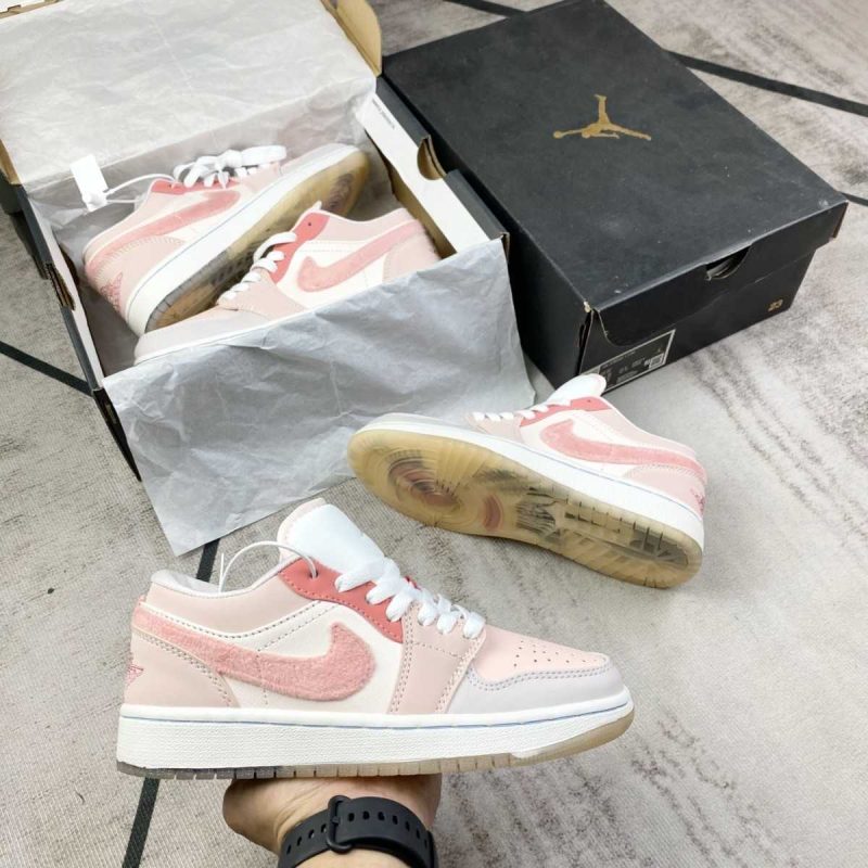 Buty Nike Damskie Air Jordan 1 Low SE ‘Mighty Swooshers’